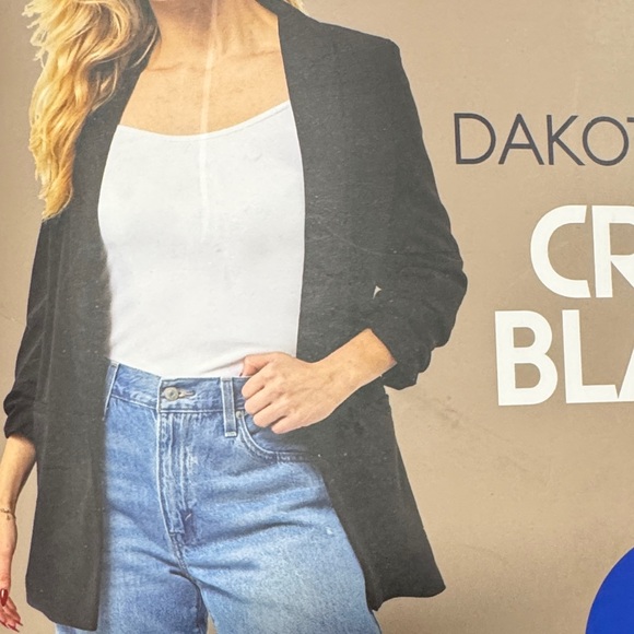 Dakota Blie Black Crepe Blazer size L for work or leisure - Picture 2 of 4